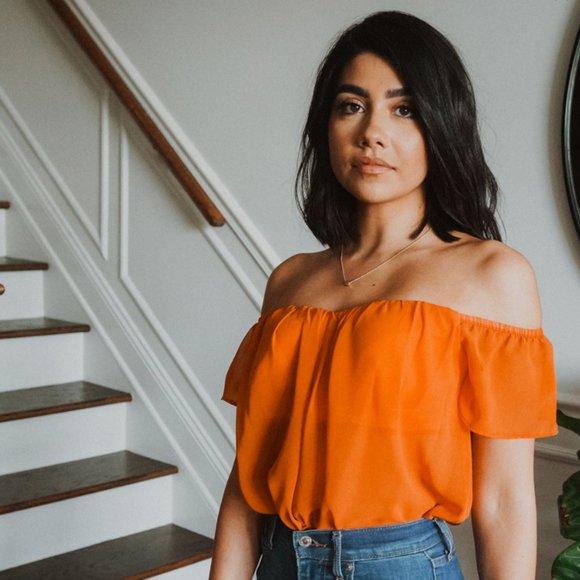 NWT Off-The-Shoulders Short Sleeve Top - Picture 3 of 6